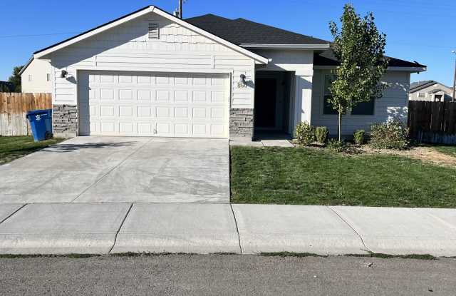 860 Lago Street