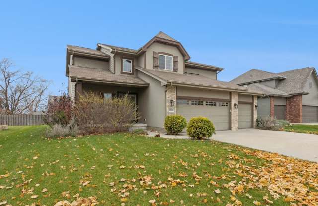 Spacious 5 Bedroom in Great Millard West Location!!