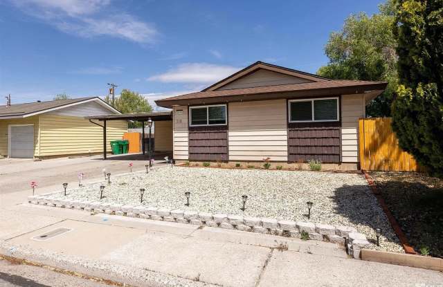 Single-Story Home in Sparks!