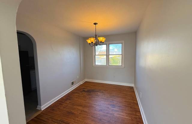 439 1/2 THOMSON AVENUE