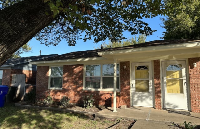 817 E Lindsey St - 817 East Lindsey Street, Norman, OK 73071