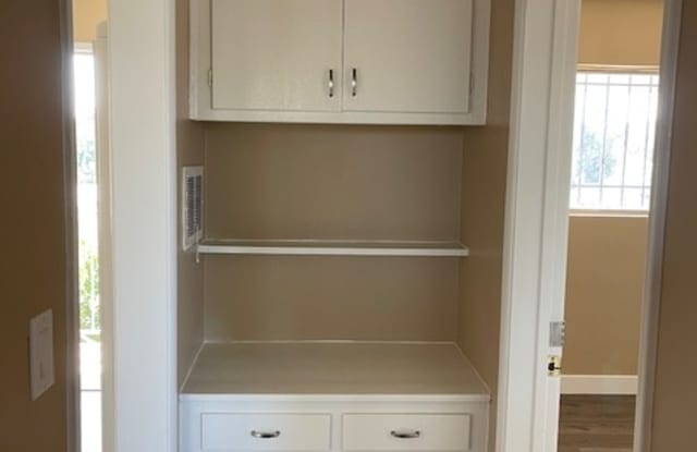 11209 Budlong Avenue