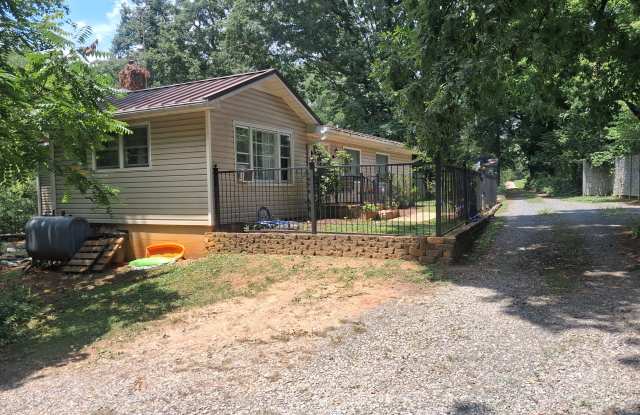 254 Peacful Hollow Rd