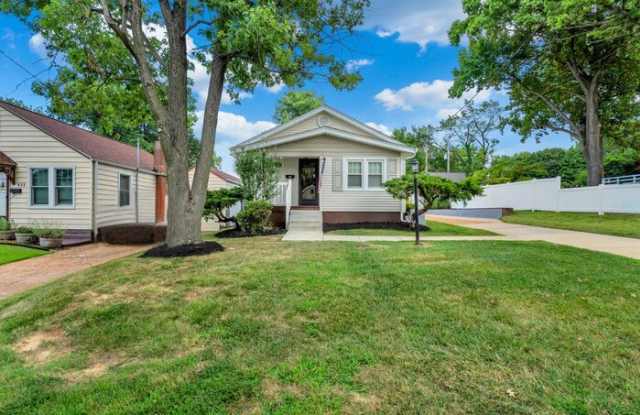 Photo of 631 Clover Ln