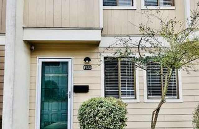 Spacious 3-Bedroom Condo with Lake Access in Point Arcadia – Updated Interiors & Prime Columbia Location | $1,650/mo