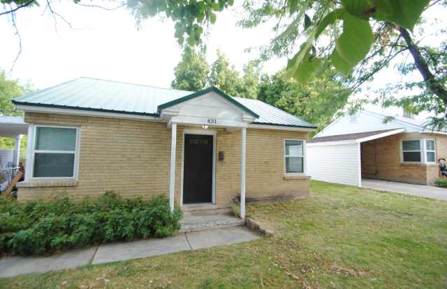 431 Crescent Dr-1