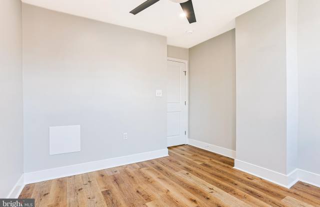 1422 S VOGDES Street