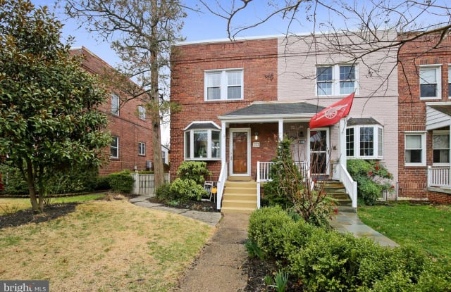 557 E NELSON AVE - 557 East Nelson Avenue, Alexandria, VA 22301