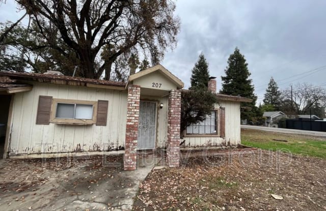 207 South Linwood Avenue - 207 South Linwood Avenue, Visalia, CA 93291