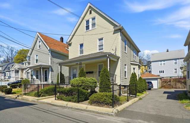 8 Rockwell Ter