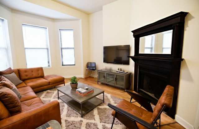 732 W Grace / 3803-3809 N Broadway