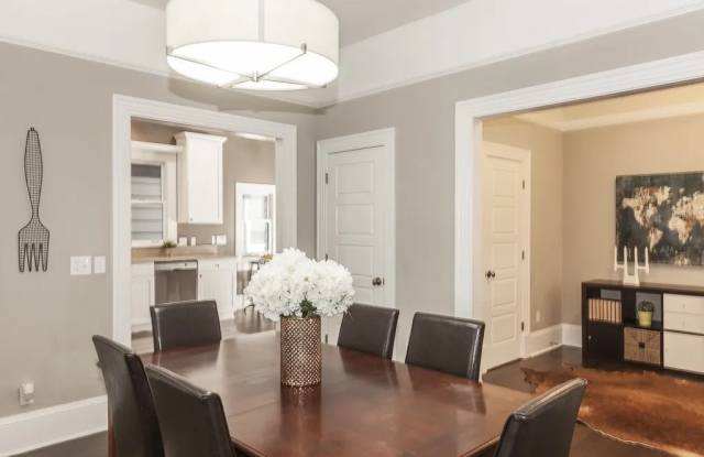 Photo of 1419 E Denny Way