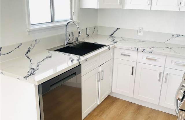 5752 Vineland Avenue