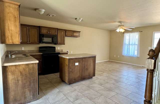 1301 SW Washington Apt 4- AVAILABLE NOW!