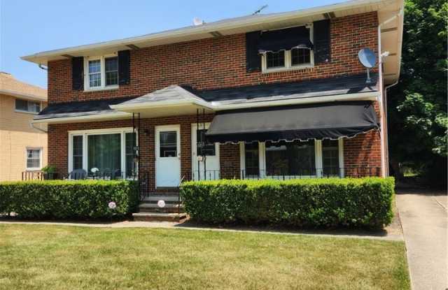 1215-1217 Bonnie Lane