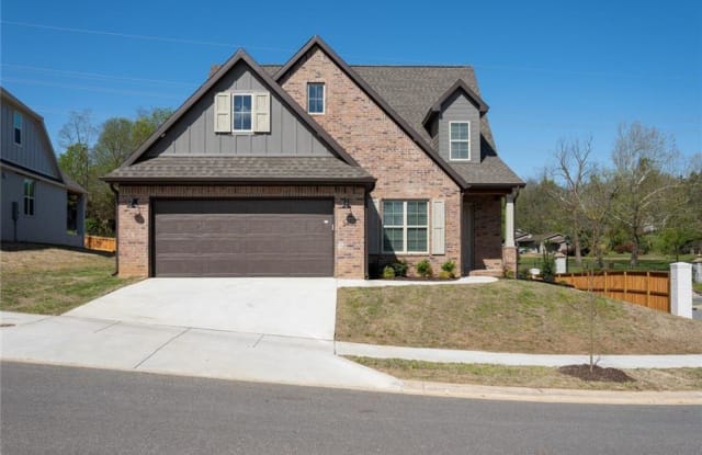 3405  E Galaxy  CIR - 3405 E Galaxy Cir, Fayetteville, AR 72701