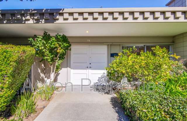 71 Los Altos Square