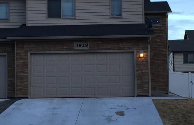 Photo of 3 BEDROOM, 2.5 BATHROOM SADDLE RIDGE TWIN HOME WITH 2 CAR ATTACHED GARAGE