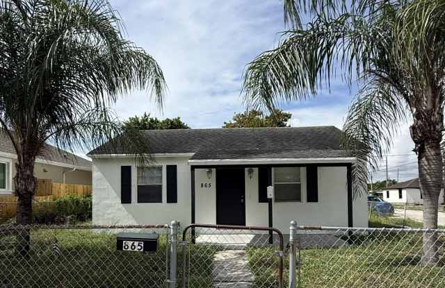 865 W 3RD Street