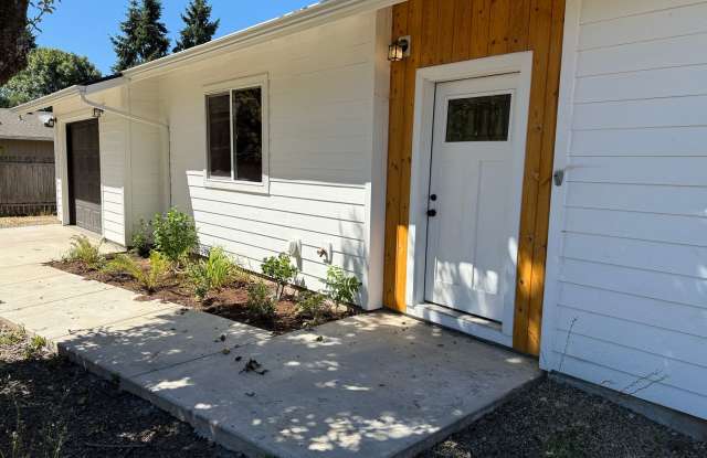 Updated 3-bedroom, 2 bath house in Eugene!
