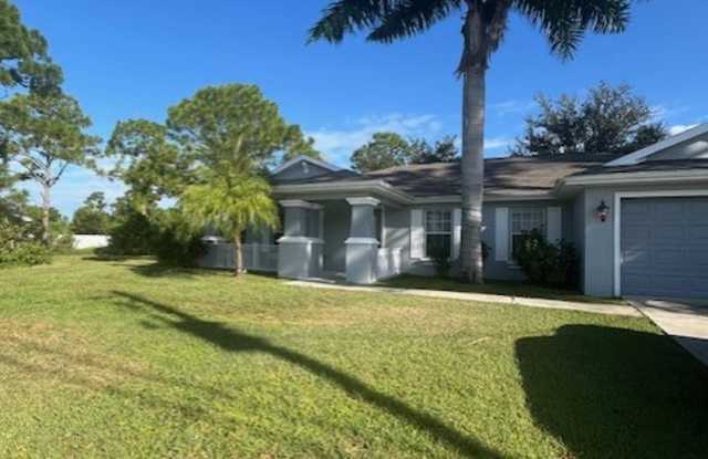 Photo of 1029 NE 35th Ln