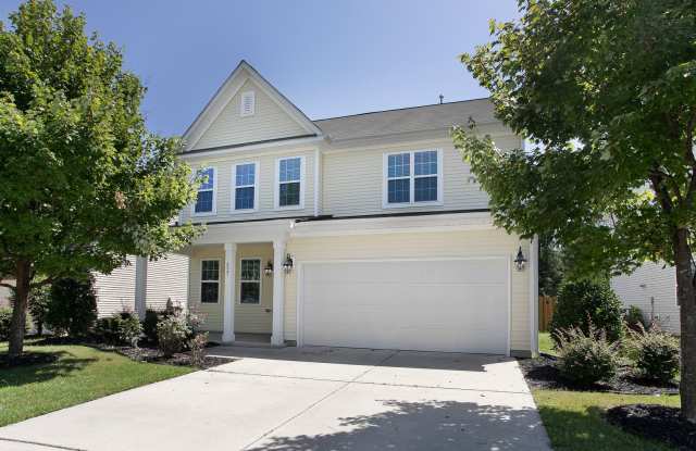 Beautiful 4 Bedroom Home with Fenced in Yard! Located in the Summerdale Neighborhood-Fuquay Varina-Available August 10th!