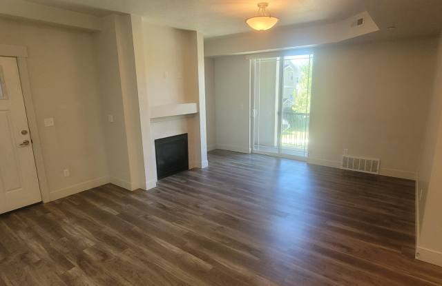 1047 500 East - 1Unit F-202