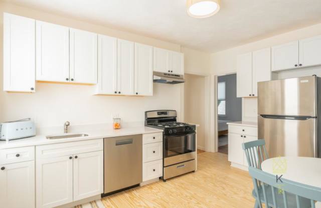 34 White Pl.