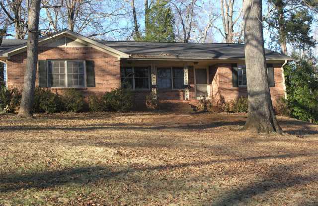 467 Hampton Court - 467