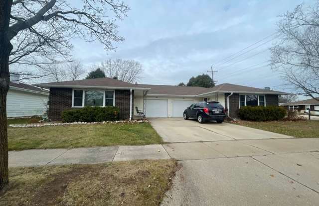 2 bed, 2 bath duplex across from Kiwanis Park