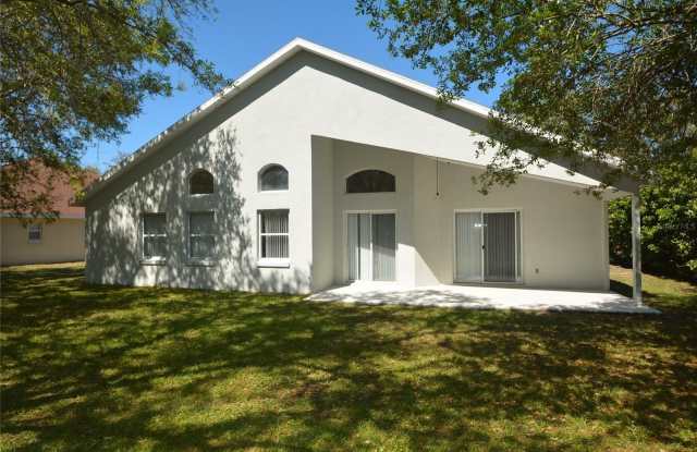 7 SAINT ANDREWS COURT