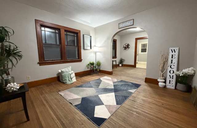 Photo of 2 bed, 1 bath home for rent in Waterloo