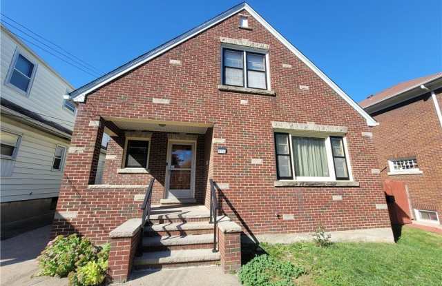 Photo of 532 16th Street unit: 1 Lower