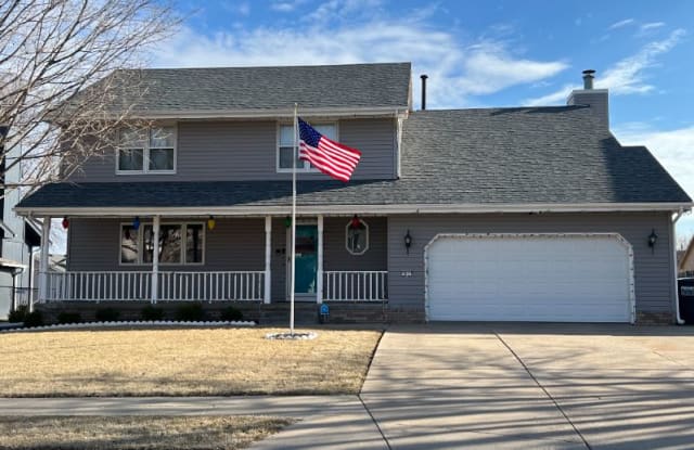 911 Shenandoah Drive - 911 Shenandoah Drive, Papillion, NE 68046