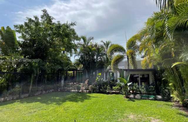 Photo of 2654 SW 25th Ter