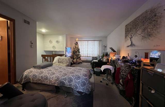 509 E Lake Avenue unit: B