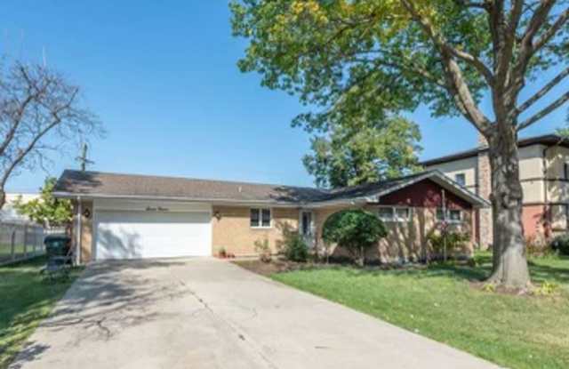 3Bed/1.5Bath Home Fenced Yard 2 Car Garage Sunroom - 712 Longview Drive, Countryside, IL 60525