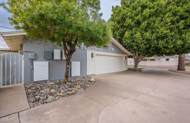 3301 E MONTECITO Avenue