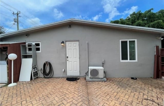 1415 NE 25th St - 1415 Northeast 25th Street, Pompano Beach, FL 33064