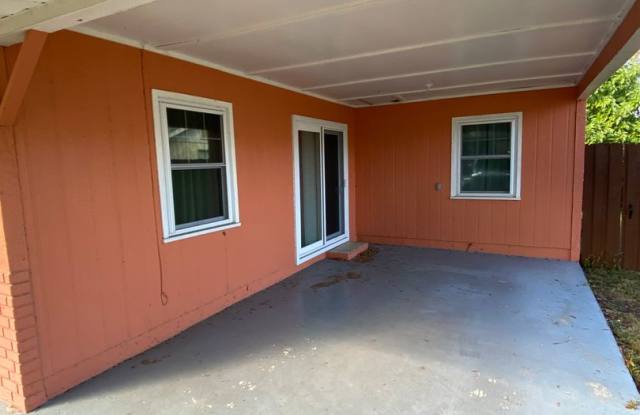 2 Bedroom house for rent - Move in now - no rent till October 1st