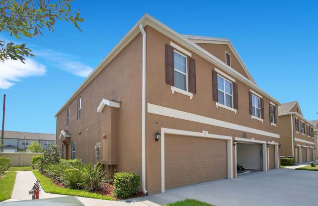 !!!Available Now !!! Stunning townhouse in a wonderful gated community ready to be called home. - 3521 Seneca Club Loop, Orange County, FL 32808