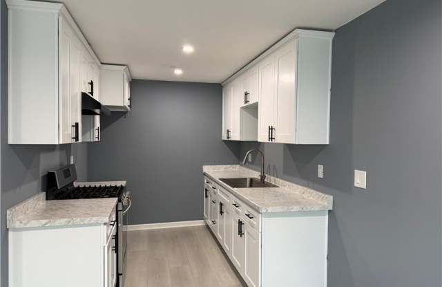 6722 Whitsett Avenue