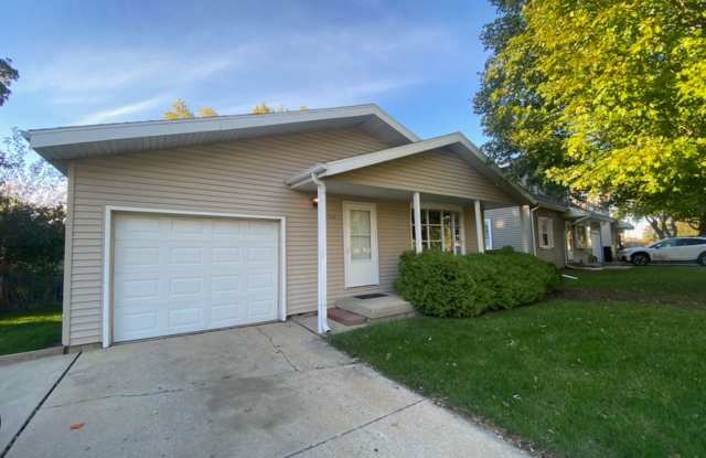 Photo of 3 Bedroom Home with Attached Garage!