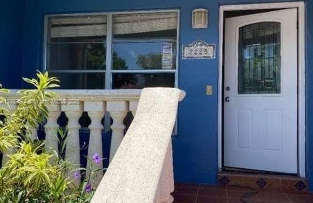 Photo of 2225 SW 21st Ter