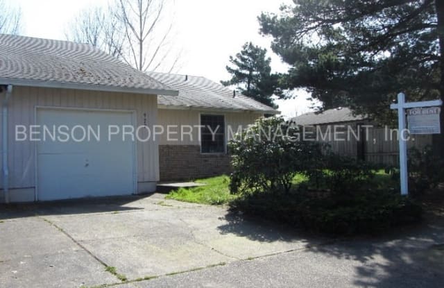 920-922 Southeast Fleming Avenue - 920-922 Southeast Fleming Avenue, Gresham, OR 97080