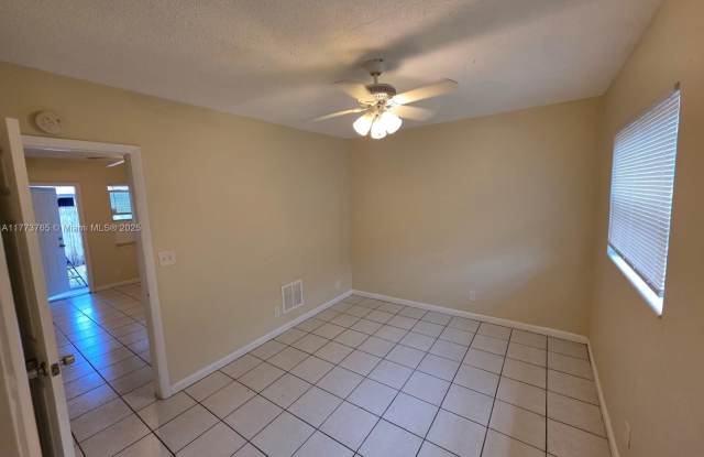 1812 SW 11th Ct