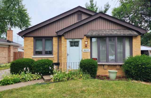 Photo of 9810 Warren Avenue