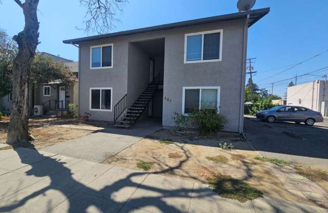 Downstairs 1 Bedroom 1 Bath Apartment in Orland!