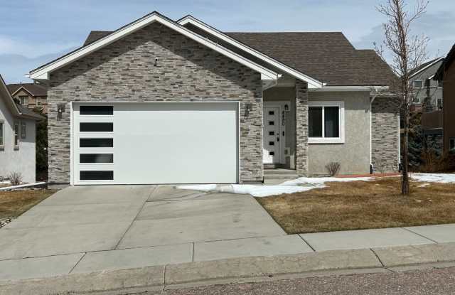 Deer Run Home-lawn care included