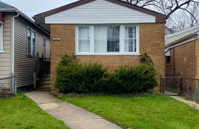 3 bed 1 bath with in unit W/D hook-up - 1234 West 110th Place, Chicago, IL 60643